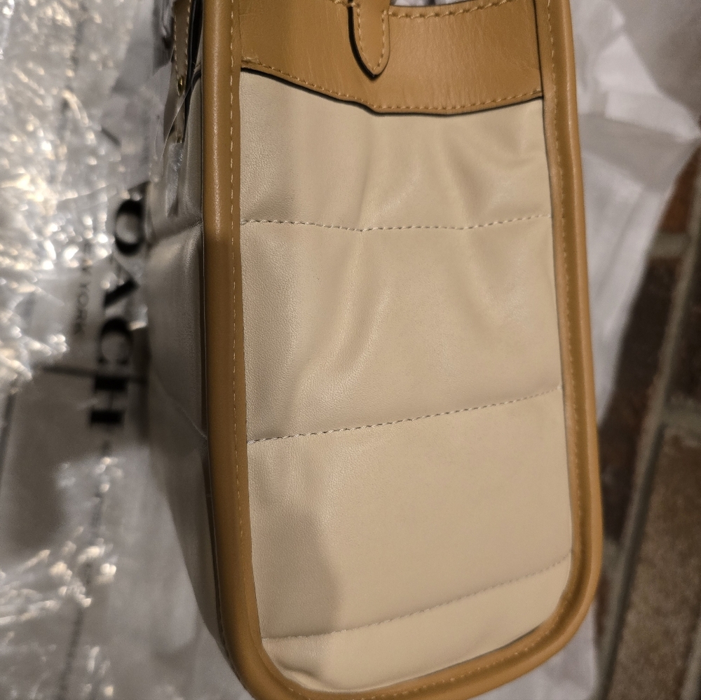 NWT Coach Field Tote 22 With Colorblock Ivory Multi Leather and Coach Badge - Picture 4 of 11